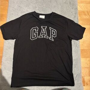 GAP Men's Black Crew Neck Tee